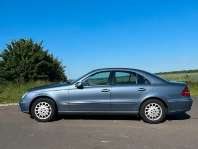 Gebraucht Mercedes E200 163 PS (119 kW) 2004 Blau Limousine
