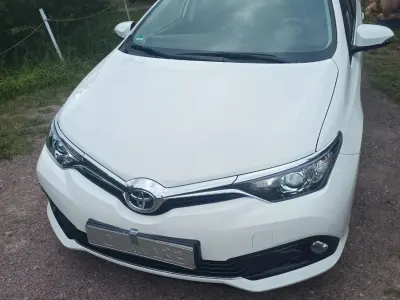 Gebraucht Toyota Auris Comfort 120 PS (88 kW) 2017 Weiß Limousine