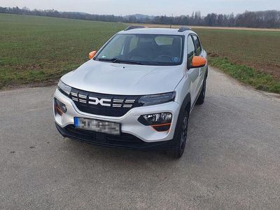 Silber Gebraucht 2023 Dacia Spring Essentiel Kleinwagen | 9.999 € (Superpreis)