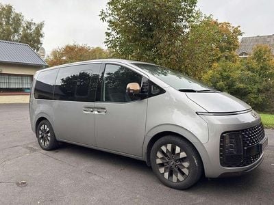 Gebraucht Hyundai Staria Signature 177 PS (130 kW) 2023 Silber Van / Kleinbus