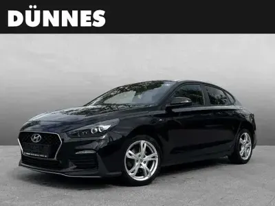 Gebraucht Hyundai i30 Premium 140 PS (102 kW) 2019 Schwarz Limousine
