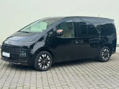 Gebraucht Hyundai Staria Signature 177 PS (130 kW) 2023 Schwarz Van / Kleinbus