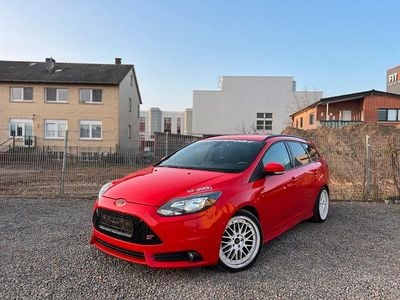 Second-hand Ford Focus ST 250 CP (183 kW) 2013 Roșu Break