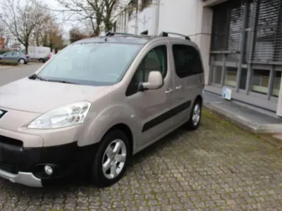 Gebraucht Peugeot Partner Tepee Family 109 PS (80 kW) 2010 Farbe sandbeige/metalliclack Van / Kleinbus