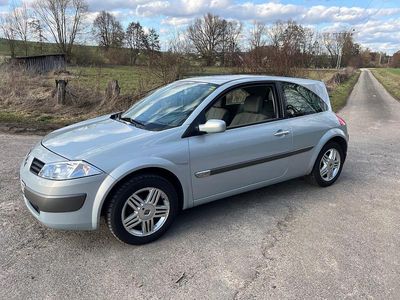 Second-hand Renault Mégane Coupé 98 CP (72 kW) 2002 Argintiu Coupe