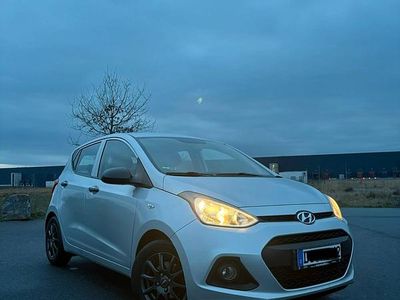 Silber Gebraucht 2014 Hyundai i10 Kleinwagen | 4.000 €