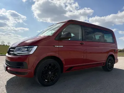 Gebraucht VW California Beach 150 PS (110 kW) 2018 Rot Van