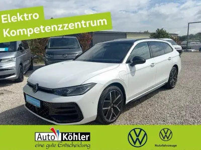 Gebraucht VW Passat R-line 177 PS (130 kW) 2025 Oryxweiß perlmutteffekt Kombi