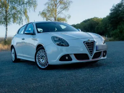 Gebraucht Alfa Romeo Giulietta 170 PS (125 kW) 2011 Weiß Kleinwagen