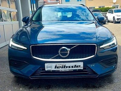 Gebraucht Volvo V60 Core 197 PS (144 kW) 2022 Blau Kombi