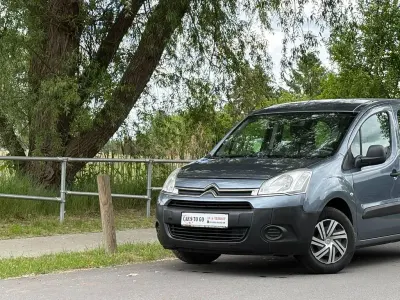 Gebraucht Citroën Berlingo Attraction 75 PS (55 kW) 2013 Lackierung eisengrau/metallic Van / Kleinbus