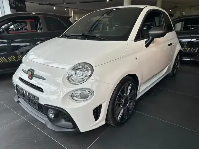 Gebraucht Abarth 695 179 PS (131 kW) 2024 Gara weiß Kleinwagen