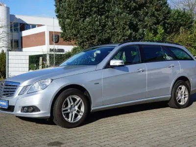 Gebraucht Mercedes E250 204 PS (150 kW) 2011 Iridiumsilber  metalliclack Kombi