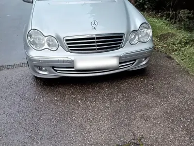 Gebraucht Mercedes C200 Avantgarde 163 PS (119 kW) 2007 Silber Kombi