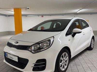 Weiß Gebraucht 2017 Kia Rio Limousine | 9.999 € (Fairer Preis)