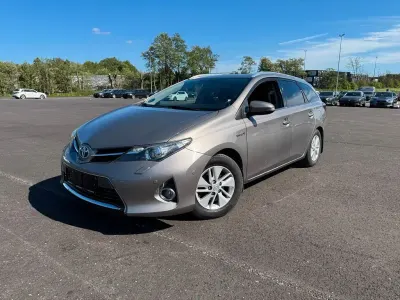 Gebraucht Toyota Auris Hybrid 99 PS (72 kW) 2014 Grau Limousine