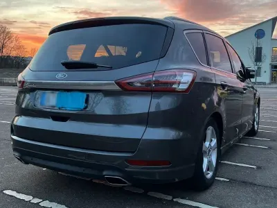 Gebraucht Ford S-MAX Titanium 179 PS (131 kW) 2015 Grau Van / Kleinbus