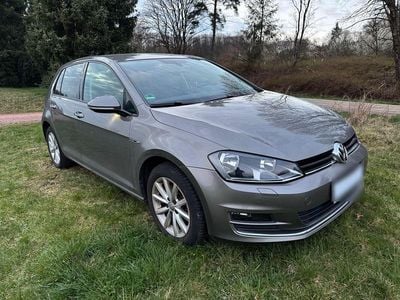Gebraucht VW Golf VII LOUNGE 125 PS (91 kW) 2015 Grau Limousine