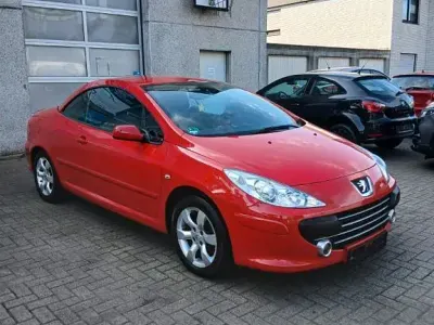 Gebraucht Peugeot 307 CC Tendance 109 PS (80 kW) 2007 Rot Cabrio