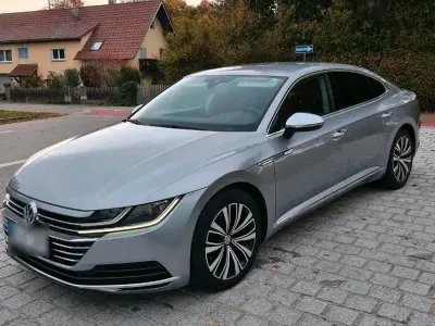 Usata VW Arteon 150 CV (110 kW) 2017 Grigio Utilitaria