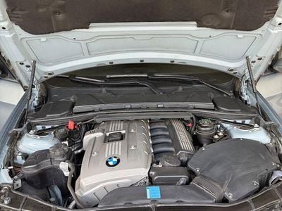 Usata BMW 325 Sport Line 218 CV (160 kW) 2006 Blu Berlina
