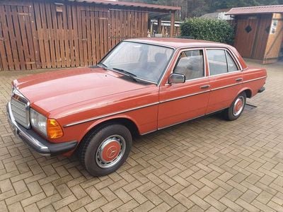 Usata Mercedes 200 82 CV (60 kW) 1982 Rosso Berlina