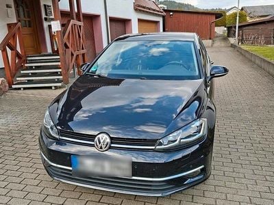 Gebraucht VW Golf VII Highline 125 PS (91 kW) 2018 Schwarz Limousine
