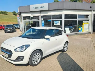 Gebraucht Suzuki Swift Comfort 83 PS (61 kW) 2022 Weiß Kleinwagen