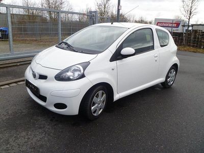 Gebraucht Toyota Aygo 68 PS (50 kW) 2011 Weiß Kleinwagen