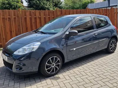 Gebraucht Renault Clio IV 75 PS (55 kW) 2012 Rauchig blau marine Kleinwagen