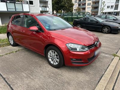 Gebraucht VW Golf VII 105 PS (77 kW) 2014 Rot Limousine