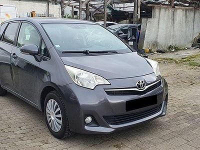 Gebraucht Toyota Verso-S 99 PS (72 kW) 2011 Grau Van / Kleinbus