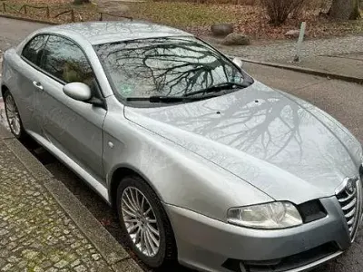 Käytetty Alfa Romeo GT Progression 166 HP (122 kW) 2004 Hopea Coupe - kaksiovinen