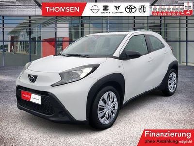 Schneeweiß Gebraucht 2023 Toyota Aygo X X-play SUV | 15.485 € (Etwas zu teuer)
