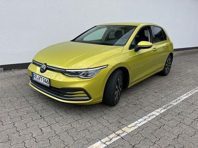 Gebraucht VW Golf VIII Active 131 PS (96 kW) 2022 Gelb Limousine
