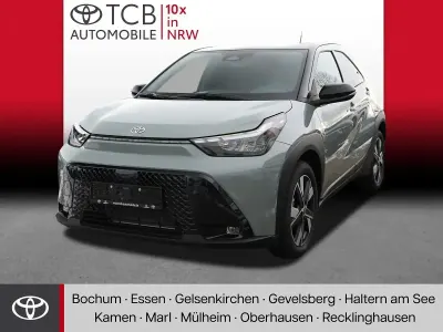 Neu Toyota Aygo X 116 PS (85 kW) 2026 Urban khaki / black SUV