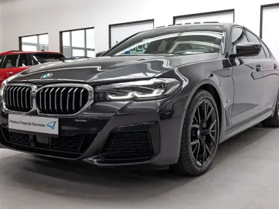 Gebraucht BMW 530 M Sport 252 PS (185 kW) 2023 Sophistograu Limousine
