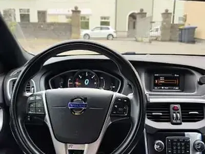 Gebraucht Volvo V40 R-Design 114 PS (83 kW) 2013 Grau Limousine