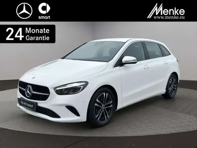 Gebraucht Mercedes B180 136 PS (100 kW) 2024 Unilack polarweiß Kleinwagen