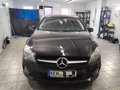 Gebraucht Mercedes A200 136 PS (100 kW) 2016 Schwarz Limousine