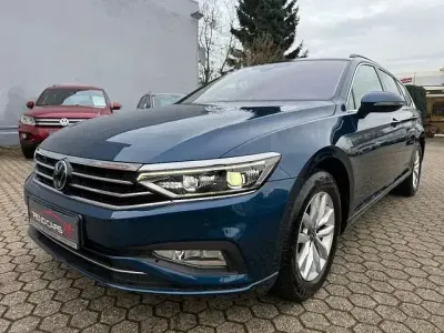 Second-hand VW Passat Business 230 CP (169 kW) 2023 Albastru Break