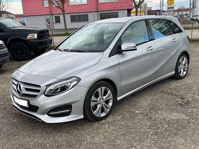 Gebraucht Mercedes B180 Urban 122 PS (89 kW) 2016 Silber Van / Kleinbus