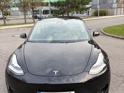 Second-hand Tesla Model 3 Standard Range Plus 239 kW (325 CP) 2019 Negru Berlinǎ