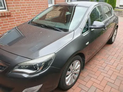 Gebraucht Opel Astra 116 PS (85 kW) 2010 Grau Kleinwagen