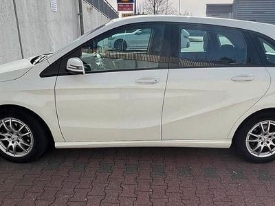 Usata Mercedes B180 109 CV (80 kW) 2014 Bianco Monovolume