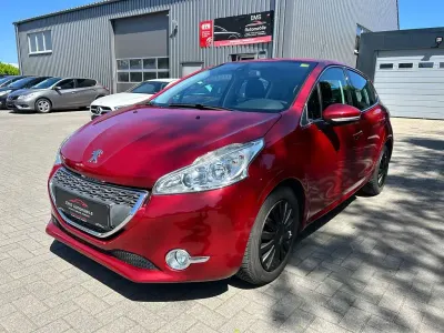 Gebraucht Peugeot 208 Allure 120 PS (88 kW) 2013 Rot Kleinwagen