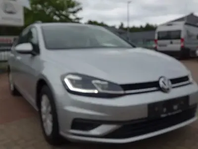 Gebraucht VW Golf VII Trendline 116 PS (85 kW) 2020 Reflex silver metallic (metallic) Kombi