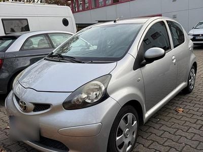 Gebraucht Toyota Aygo 68 PS (50 kW) 2006 Silber Kleinwagen