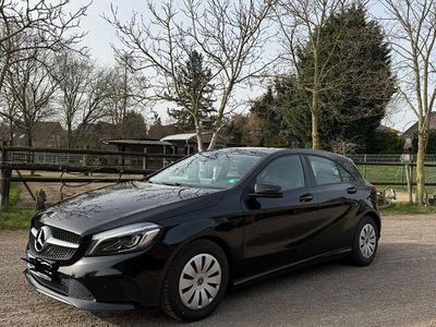 Gebraucht Mercedes A180 Edition 122 PS (89 kW) 2017 Schwarz Limousine