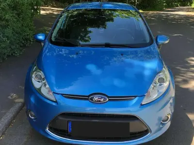 Gebraucht Ford Fiesta Titanium 97 PS (71 kW) 2012 Blau Limousine